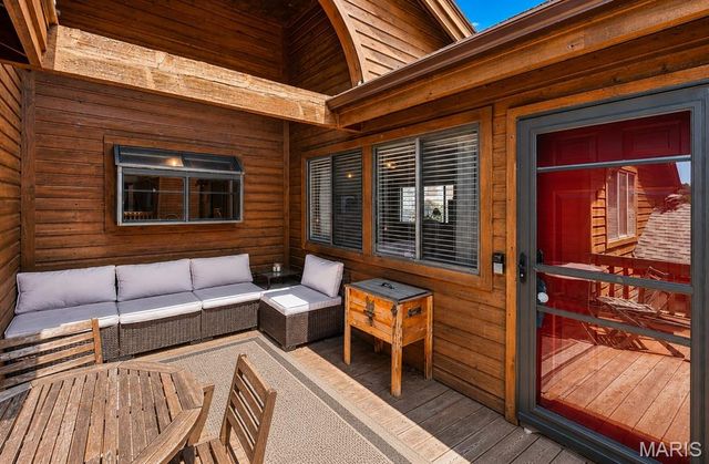 704 Hemingway Lane E, Weldon Spring, MO 63304