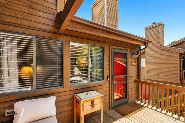 704 Hemingway Lane E, Weldon Spring, MO 63304
