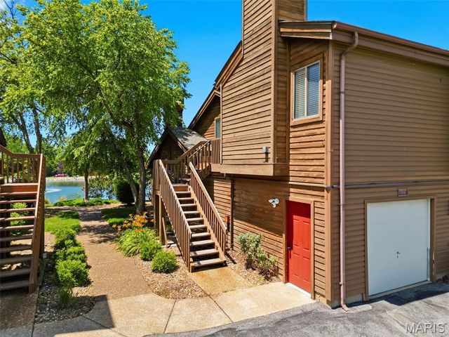 704 Hemingway Lane E, Weldon Spring, MO 63304