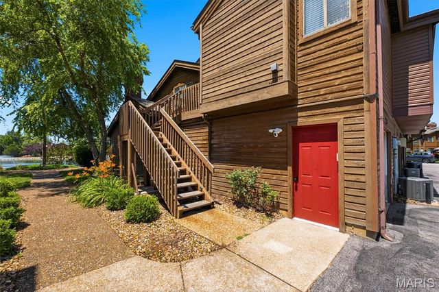 704 Hemingway Lane E, Weldon Spring, MO 63304