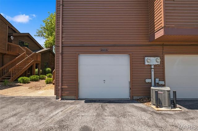 704 Hemingway Lane E, Weldon Spring, MO 63304