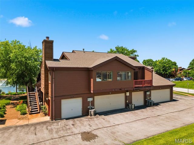 704 Hemingway Lane E, Weldon Spring, MO 63304