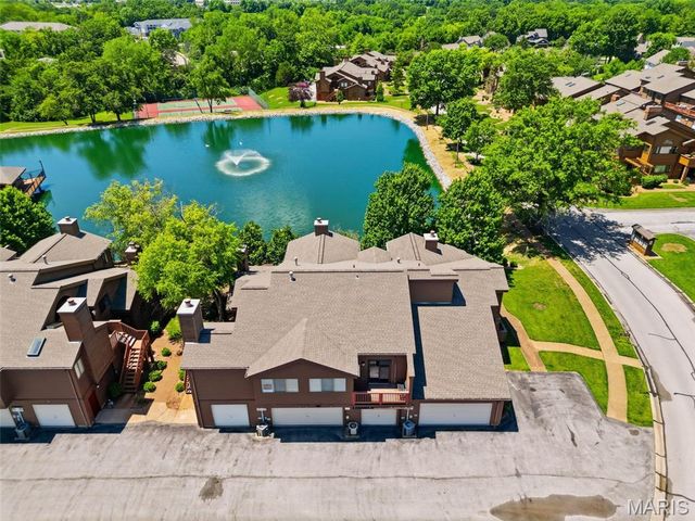 704 Hemingway Lane E, Weldon Spring, MO 63304