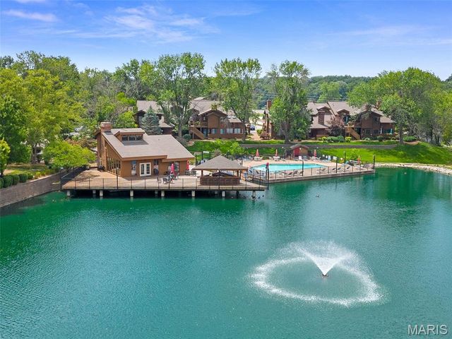 704 Hemingway Lane E, Weldon Spring, MO 63304