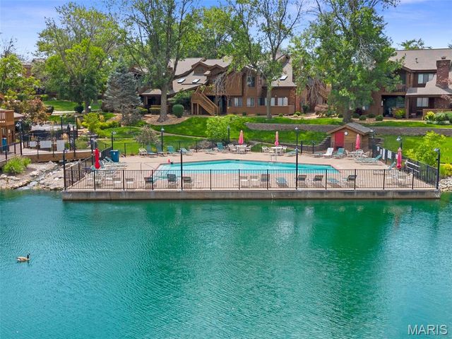 704 Hemingway Lane E, Weldon Spring, MO 63304
