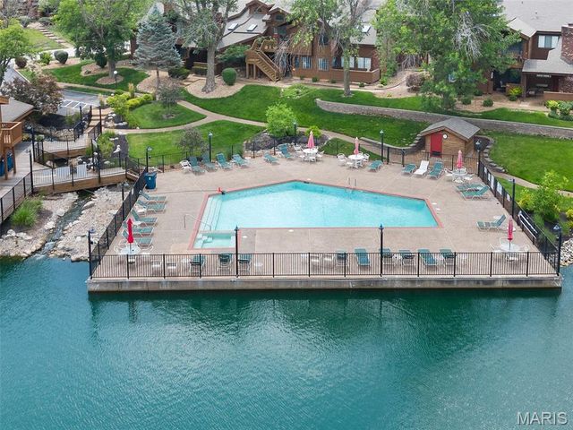704 Hemingway Lane E, Weldon Spring, MO 63304