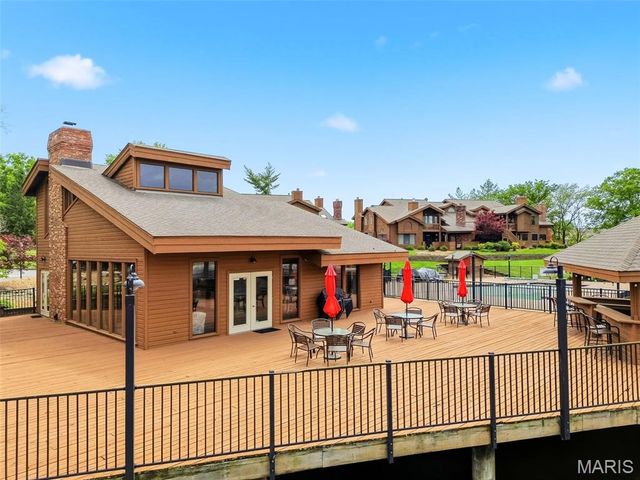 704 Hemingway Lane E, Weldon Spring, MO 63304