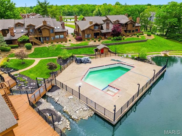 704 Hemingway Lane E, Weldon Spring, MO 63304