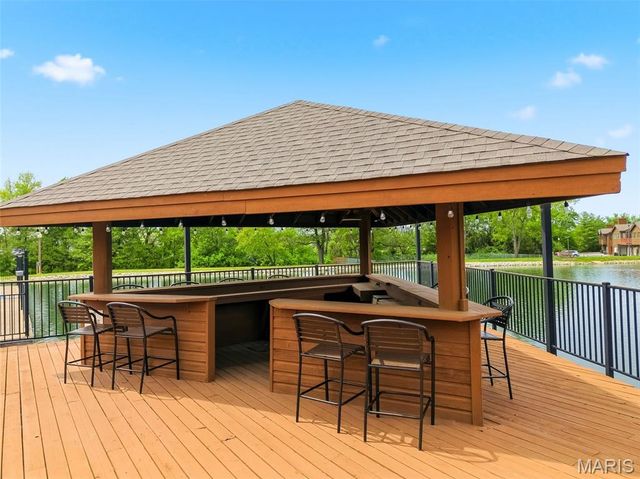 704 Hemingway Lane E, Weldon Spring, MO 63304