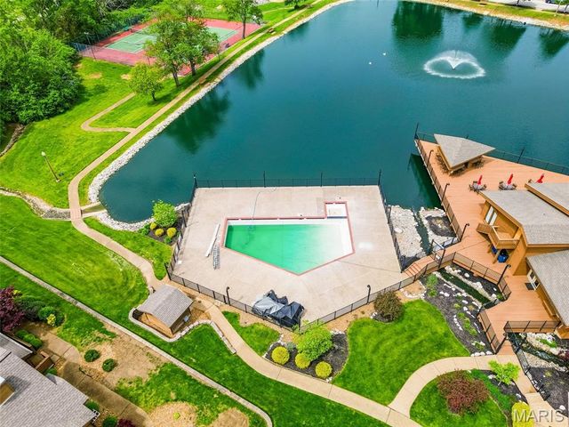 704 Hemingway Lane E, Weldon Spring, MO 63304