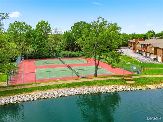 704 Hemingway Lane E, Weldon Spring, MO 63304