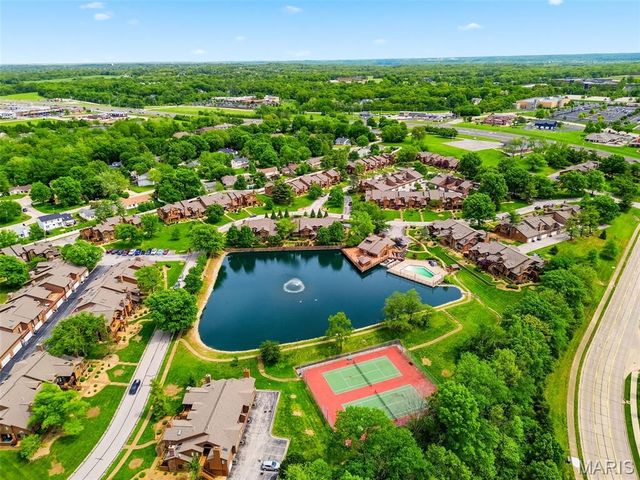704 Hemingway Lane E, Weldon Spring, MO 63304