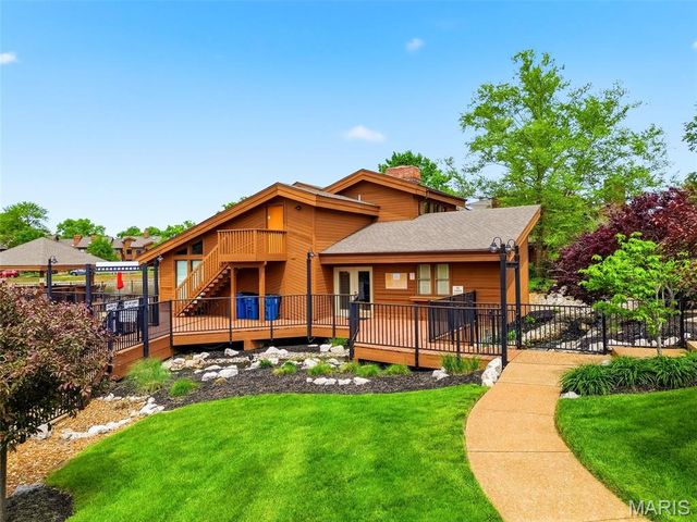 704 Hemingway Lane E, Weldon Spring, MO 63304