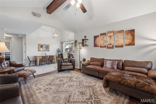 704 Hemingway Lane E, Weldon Spring, MO 63304