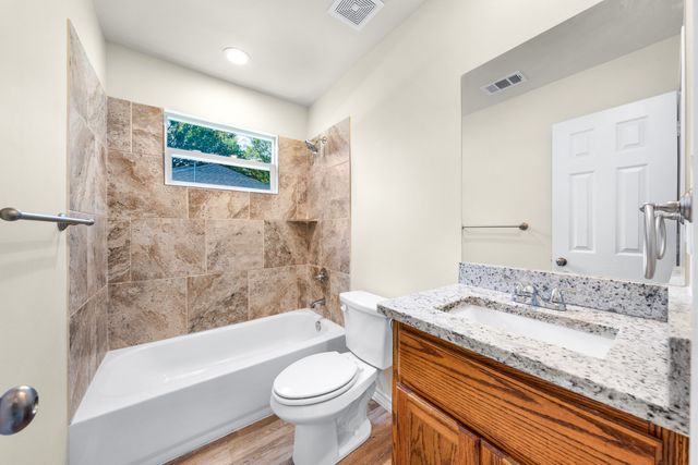 913 Red Oak Drive, West Tawakoni, TX 75474