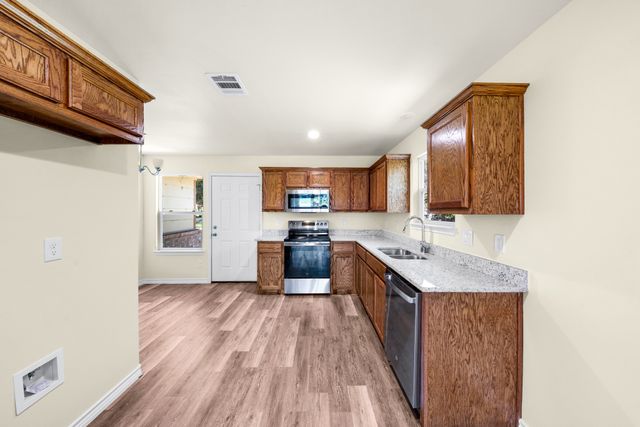 913 Red Oak Drive, West Tawakoni, TX 75474