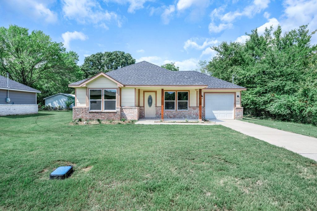 913 Red Oak Drive, West Tawakoni, TX 75474
