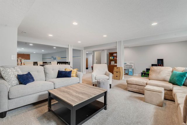 69219 Woodridge Court, New Paris, IN 46553