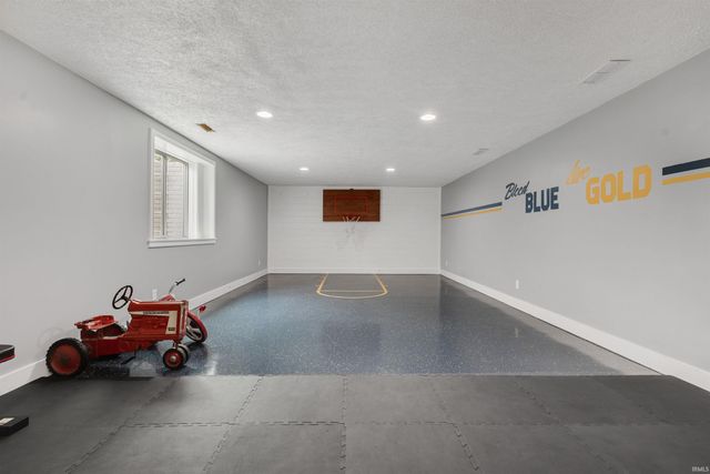69219 Woodridge Court, New Paris, IN 46553
