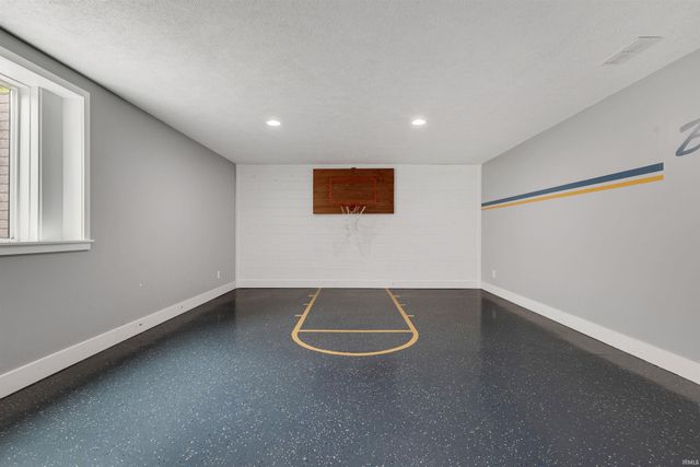 69219 Woodridge Court, New Paris, IN 46553