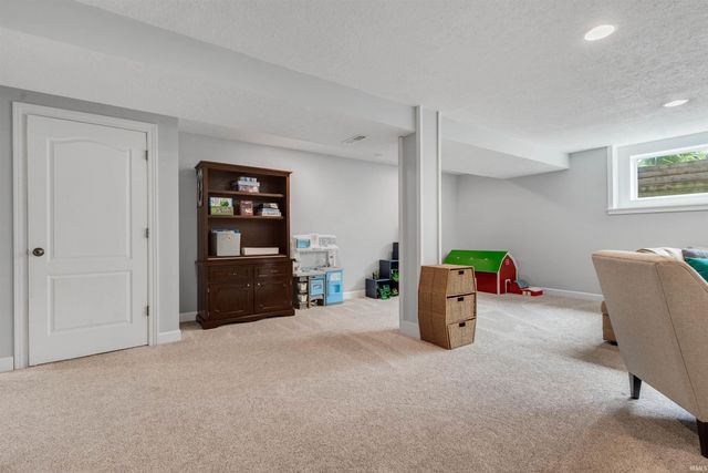 69219 Woodridge Court, New Paris, IN 46553