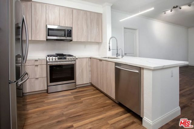 5710 Crescent Park E 209, Los Angeles, CA 90094