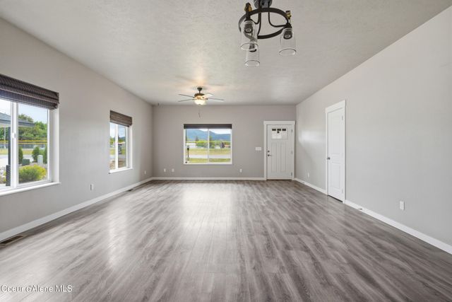 106 11th ST, Priest River, ID 83856
