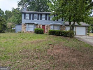 8673 Plumtree Drive, Riverdale, GA 30274