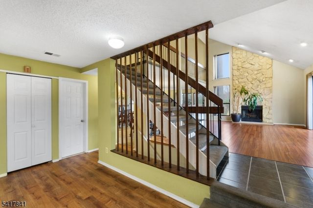 29 Westgate Dr, Edison Twp., NJ 08820