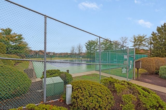 29 Westgate Dr, Edison Twp., NJ 08820