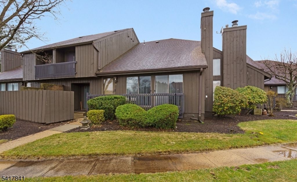 29 Westgate Dr, Edison Twp., NJ 08820