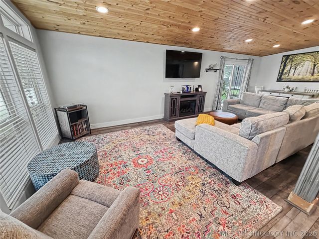 1002 Hillcrest Avenue, Tahlequah, OK 74464