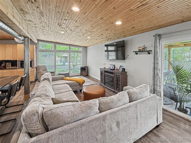1002 Hillcrest Avenue, Tahlequah, OK 74464