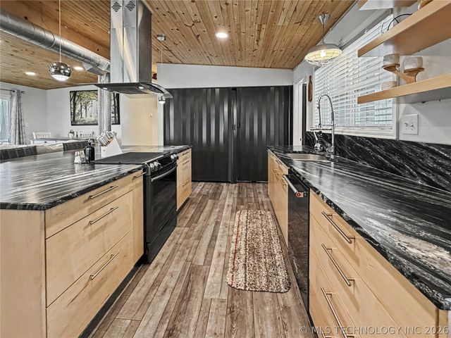 1002 Hillcrest Avenue, Tahlequah, OK 74464