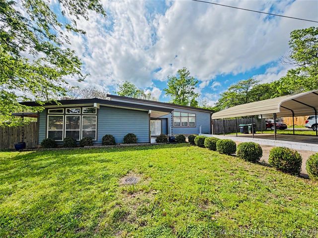 1002 Hillcrest Avenue, Tahlequah, OK 74464