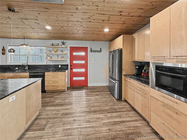 1002 Hillcrest Avenue, Tahlequah, OK 74464