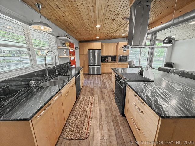 1002 Hillcrest Avenue, Tahlequah, OK 74464