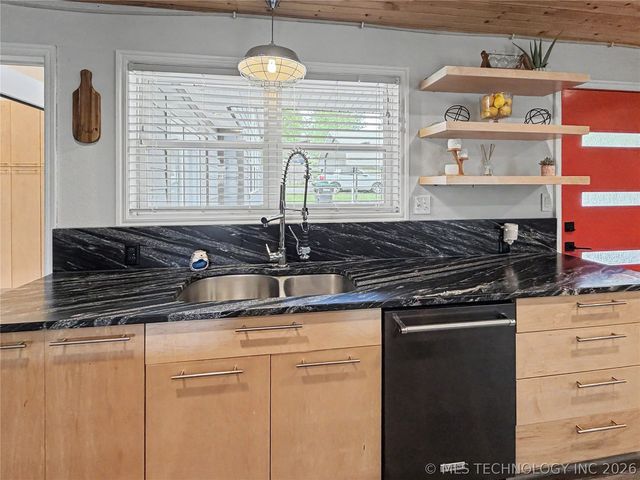 1002 Hillcrest Avenue, Tahlequah, OK 74464