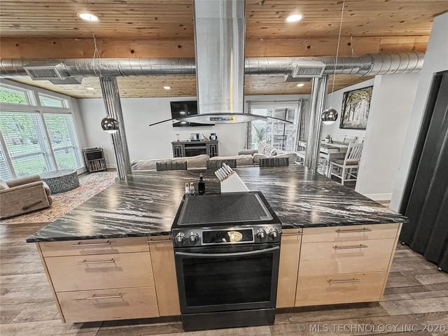 1002 Hillcrest Avenue, Tahlequah, OK 74464