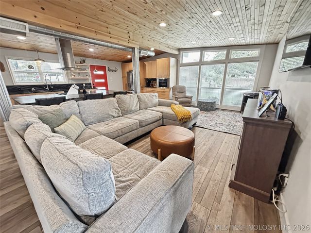 1002 Hillcrest Avenue, Tahlequah, OK 74464