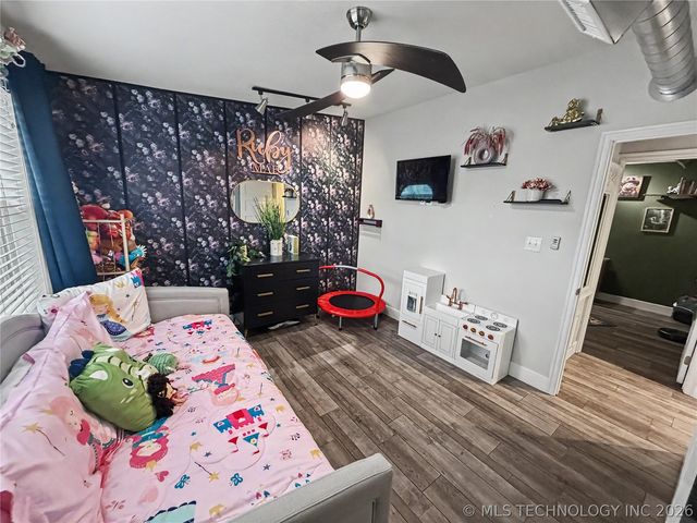 1002 Hillcrest Avenue, Tahlequah, OK 74464