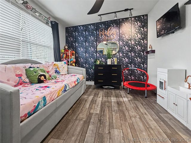 1002 Hillcrest Avenue, Tahlequah, OK 74464