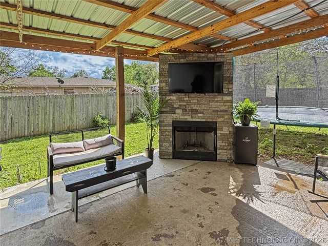 1002 Hillcrest Avenue, Tahlequah, OK 74464