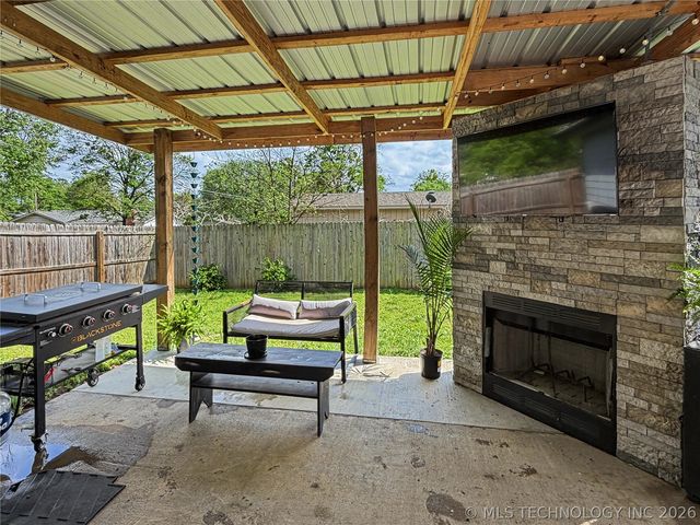 1002 Hillcrest Avenue, Tahlequah, OK 74464