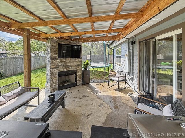1002 Hillcrest Avenue, Tahlequah, OK 74464