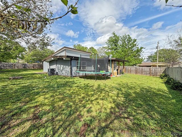1002 Hillcrest Avenue, Tahlequah, OK 74464