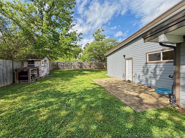 1002 Hillcrest Avenue, Tahlequah, OK 74464