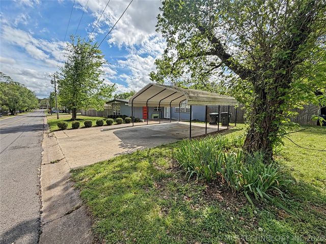 1002 Hillcrest Avenue, Tahlequah, OK 74464