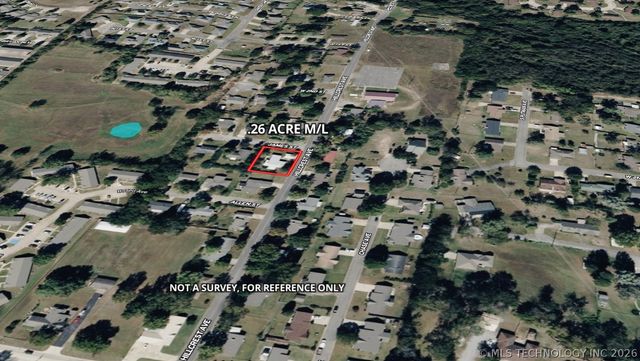 1002 Hillcrest Avenue, Tahlequah, OK 74464