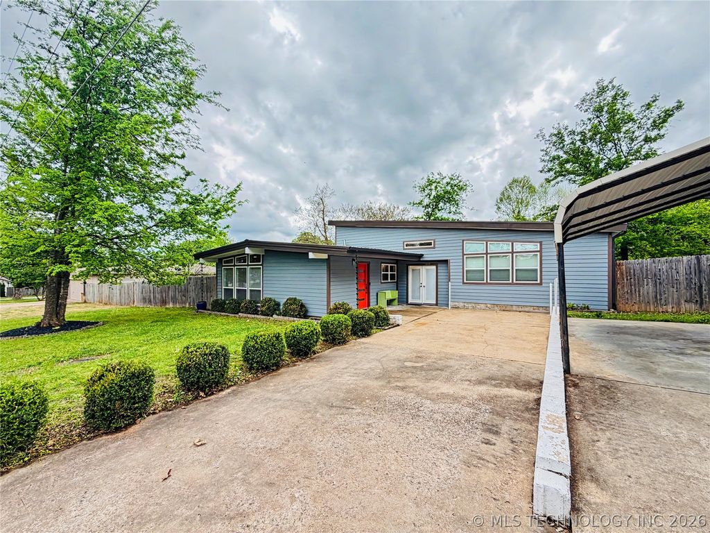 1002 Hillcrest Avenue, Tahlequah, OK 74464